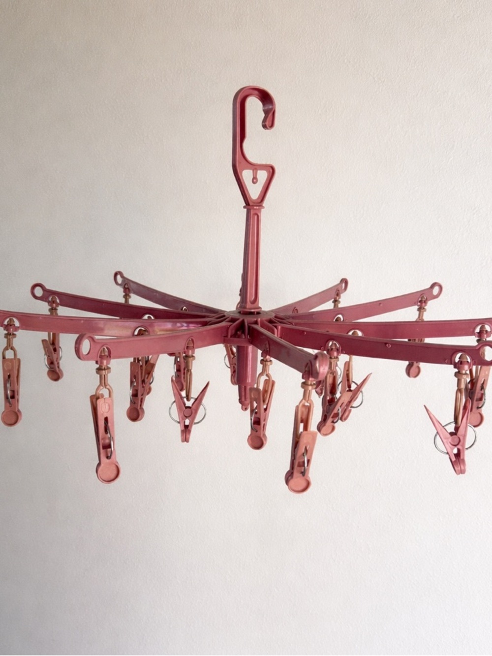 Round Plastic Clothes Hanger Drying Rack Spins Open Arms Fold Up Hangers Lingeri